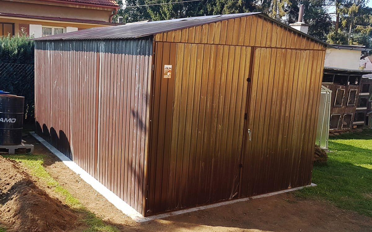 20180918 111311 - Blaszany montowany garaż 3×5 - brązowy, brama dwuskrzydłowa