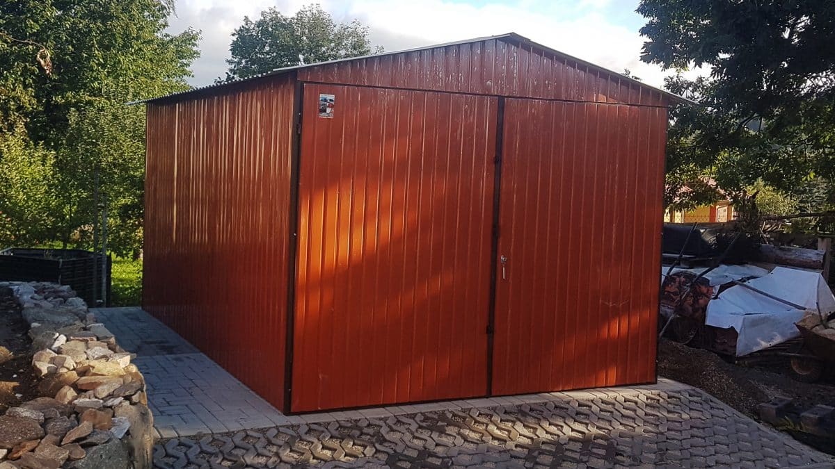 Plechová montovaná garáž 3×5 - hnědá, vrata dvoukřídlá