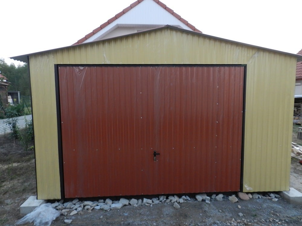 ocelovekonstrukce garaz 45x5 1 - Blaszany montowany garaż 4,5×5 -beżowy