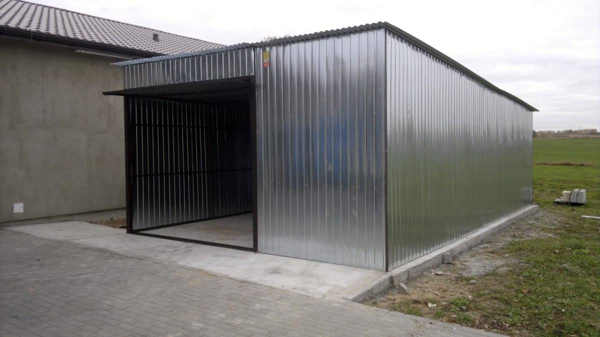 Plechová garáž 4,5x5m výklopná vrata