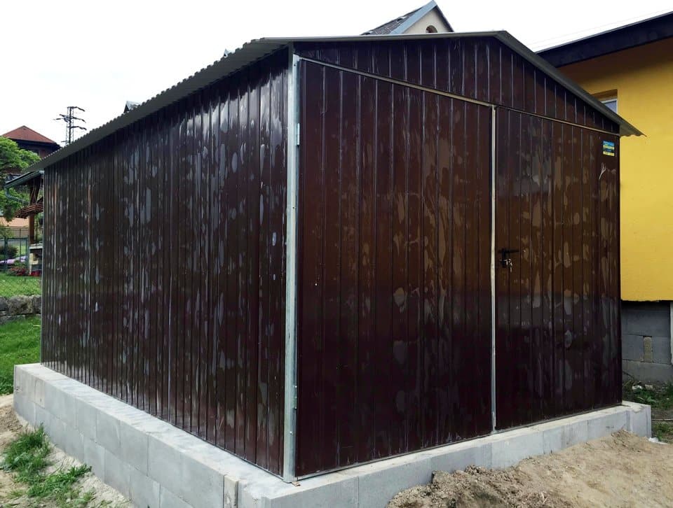 Plechová montovaná garáž 3×5 - tmavě hnědá