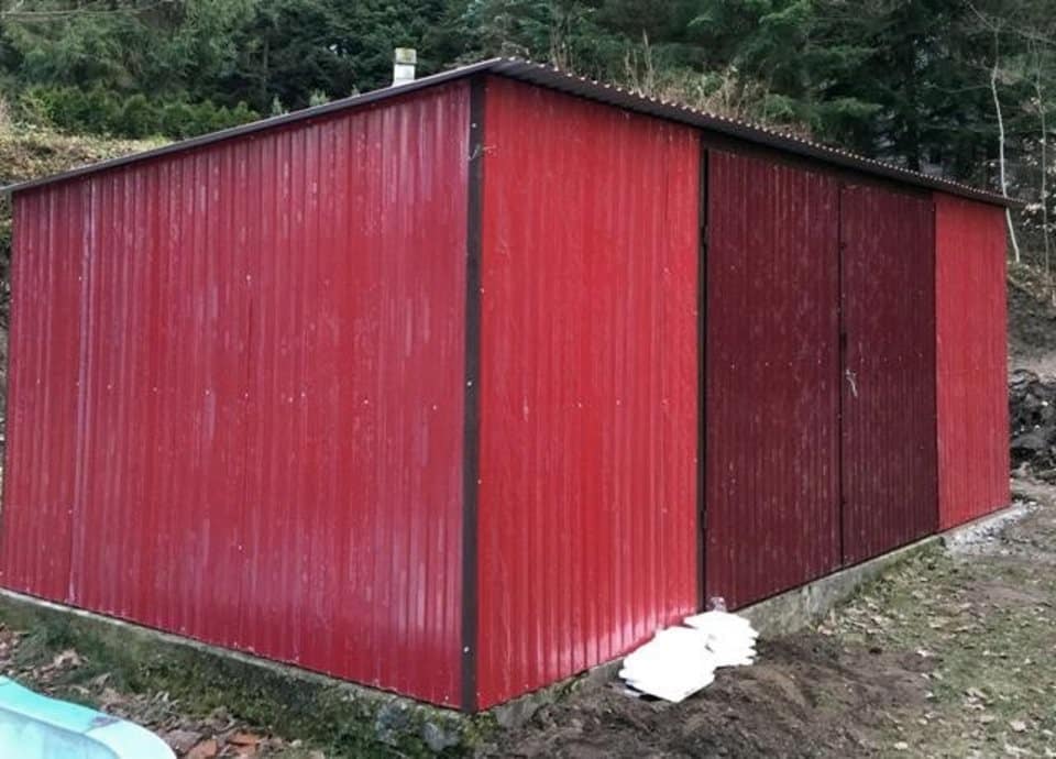 Plechová montovaná garáž 5×3 - červená