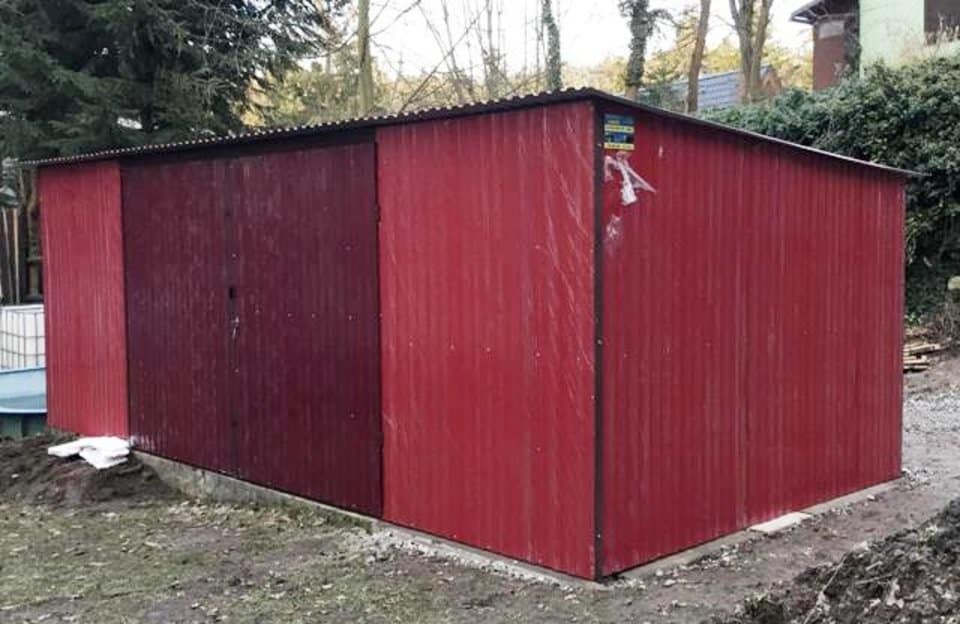 Plechová montovaná garáž 5×3 - červená