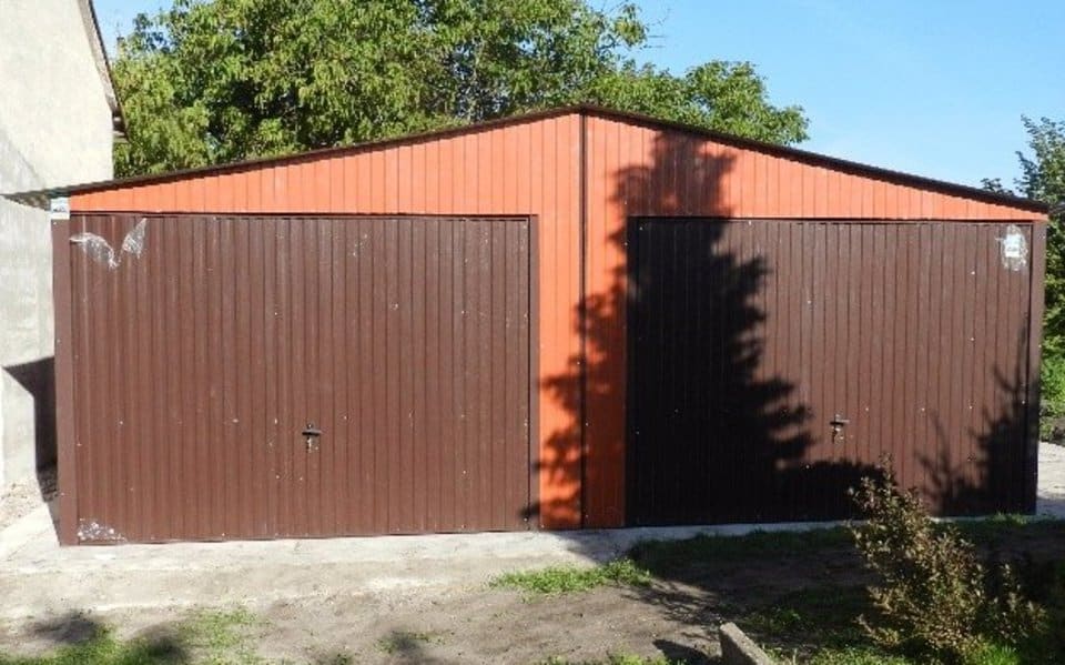 Plechová montovaná garáž 6,5×6 - hnědá