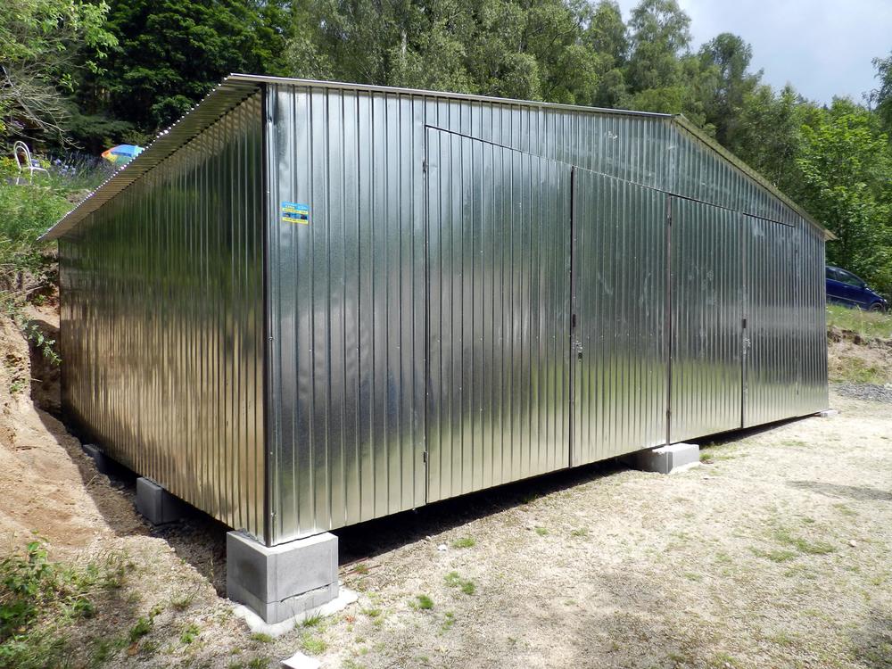 Plechová montovaná garáž 8×10 m - pozinkovaná