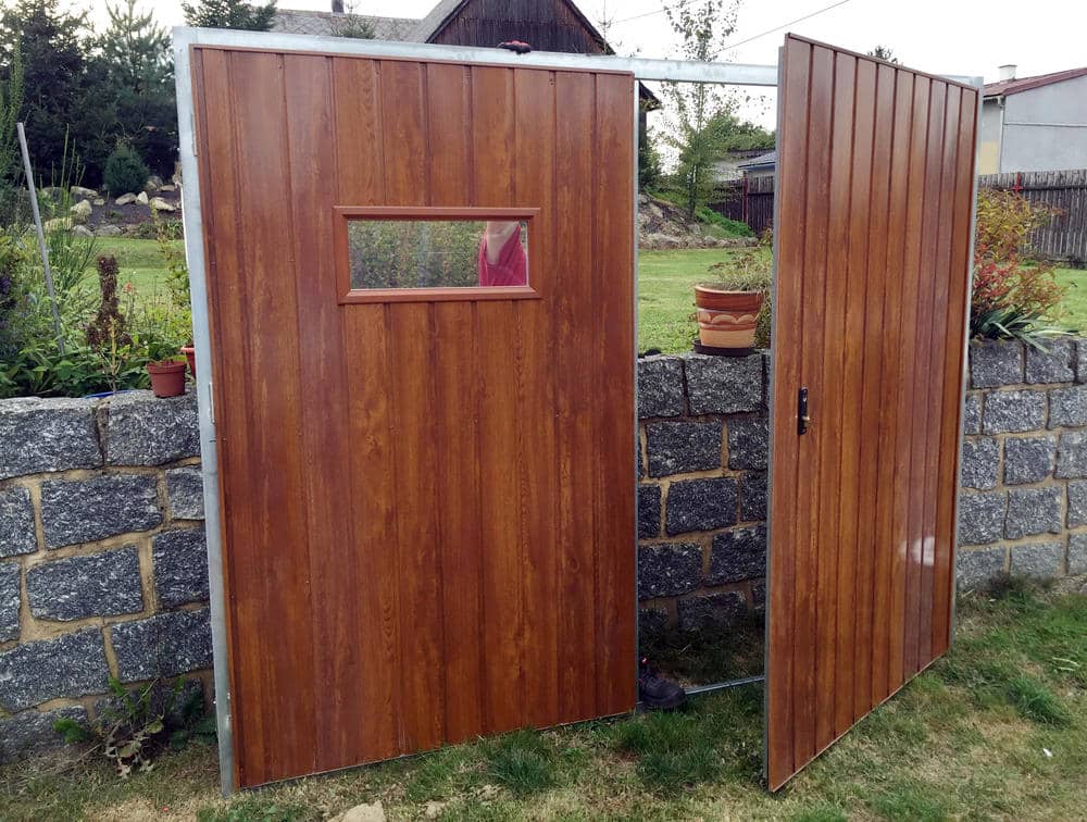 Garážová vrata 2,6×2,1 m - hnědá
