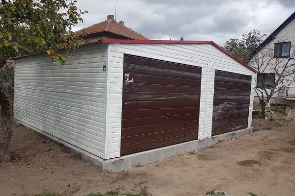 Plechová garáž 7x6m - bílá/hnědá