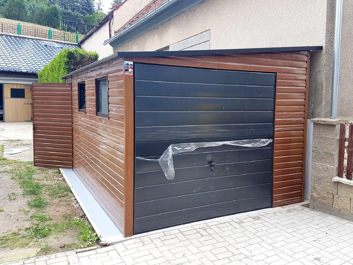 Blaszany garaż 3×5m - złoty dąb ciemny/czarny