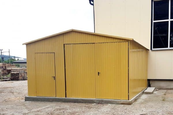 Blaszany garaż 5x5m - piaskowy/ drzwi dwuskrzydłowe