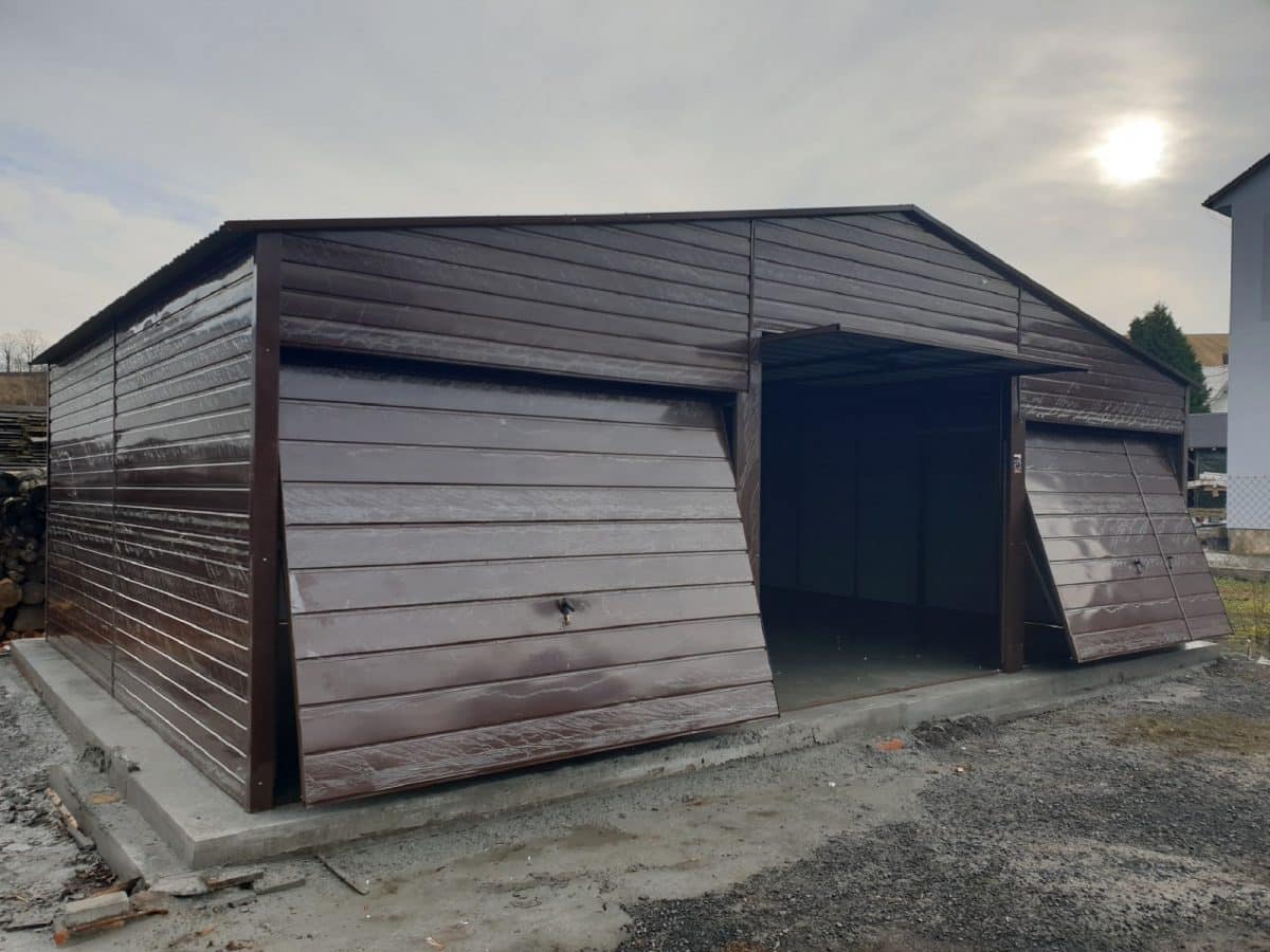 Blaszany garaż 9x6m - ciemny brąz