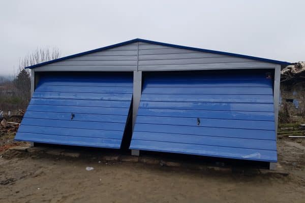 Blaszany montowany garaż 6×6m -srebrny/niebieski