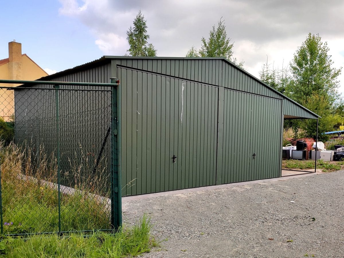 Blaszany garaż 6x6m + daszek 2,5x6 - ciemny zielony matowy