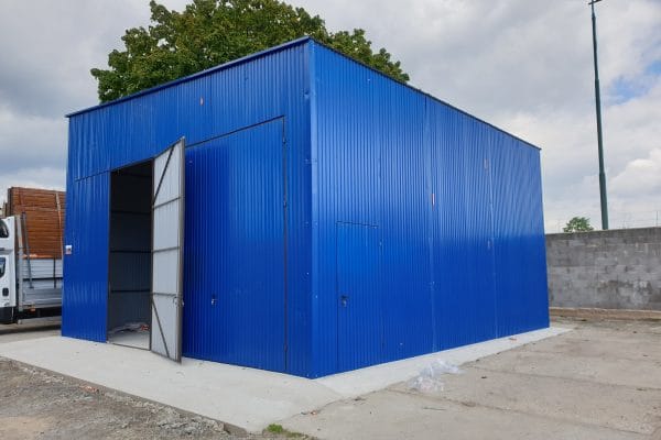 Blaszana montowana hala 8×8,5m- niebieski