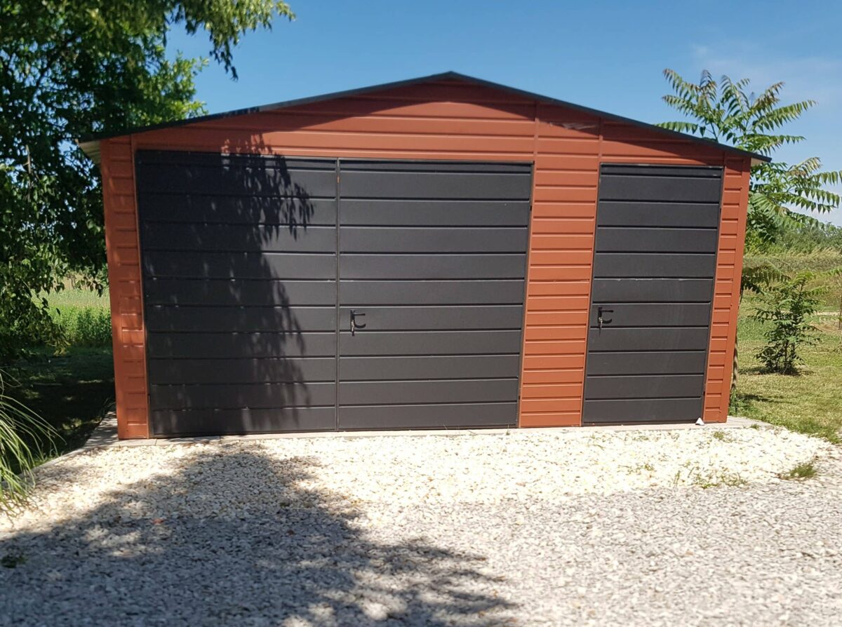 Garaż blaszany 5x6 m - jasny brąz matowy/ czarny matowy
