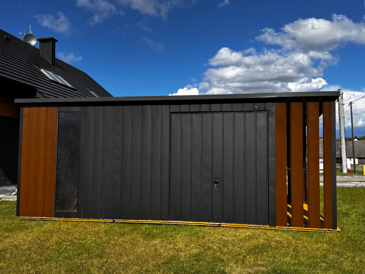 3 - Domek ogrodowy 5×3 m + zadaszenie 1x3 m – czarny matowy/orzech